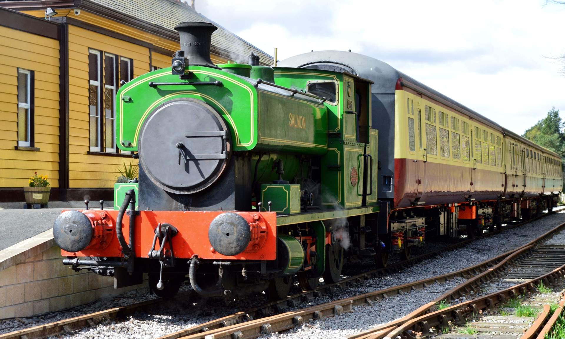 Embarquez à bord du chemin de fer 5 raisons pour lesquelles vous devriez explorer l'Écosse en train