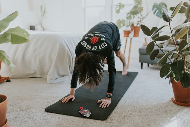 Comment rester en bonne santé et en sécurité tout en faisant de l’exercice à la maison