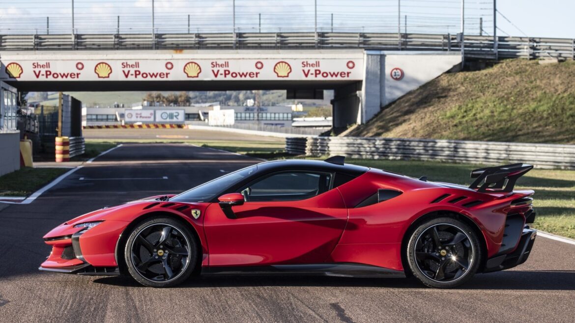 Test de la Ferrari SF90 XX (2023) : la voiture de route la plus rapide de Ferrari